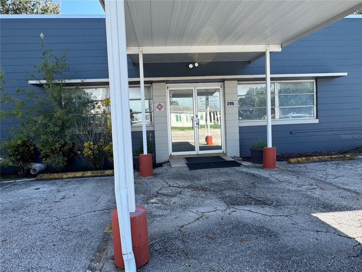 205 N Scenic Hwy, Frostproof, FL 33843 - Unit 205 & 205A - - Interior Photo - Image 1 of 15