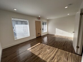 4251 University Blvd, Jacksonville, FL for lease Interior Photo- Image 2 of 7