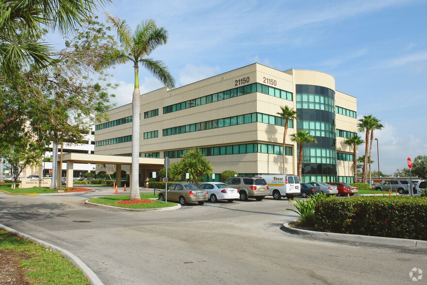 21150 Biscayne Blvd, Miami, FL for lease - Building Photo - Image 3 of 13
