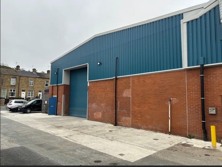 483 Bradford Rd, Batley for sale - Primary Photo - Image 1 of 1