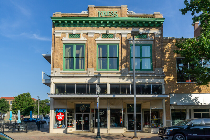 613 Austin Ave, Waco, TX for sale - Building Photo - Image 1 of 11