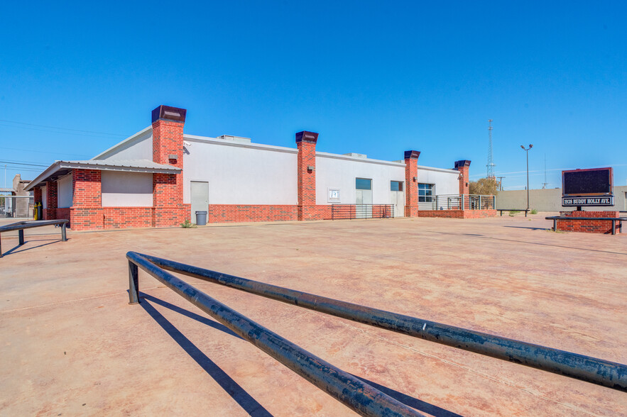 1928 Buddy Holly Ave, Lubbock, TX for sale - Building Photo - Image 2 of 28