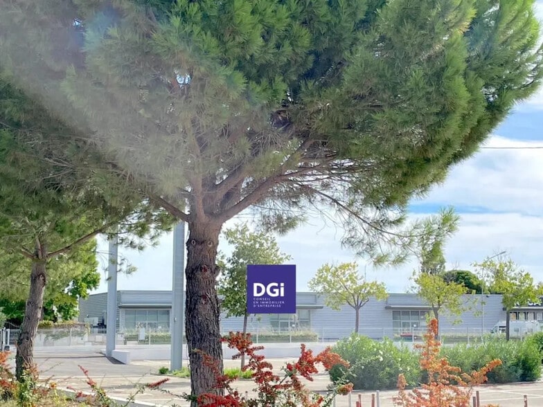 Flex in Nîmes for lease - Building Photo - Image 2 of 4