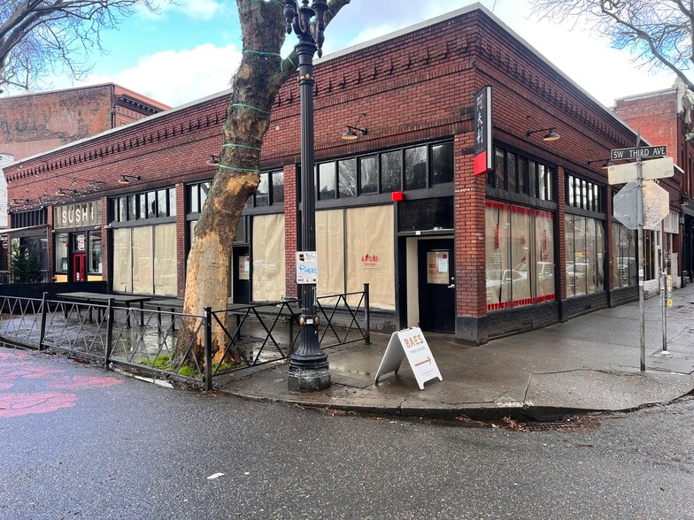 36-50 SW 3rd Ave, Portland, OR for lease - Building Photo - Image 2 of 4
