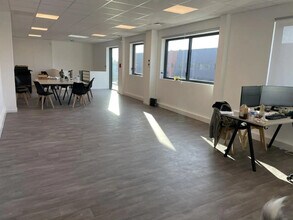 Flex in SAINT-OUEN-L'AUMONE for lease Building Photo- Image 1 of 5