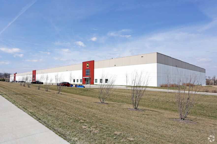 810 SE Corporate Woods Dr, Des Moines, IA for lease - Building Photo - Image 2 of 5