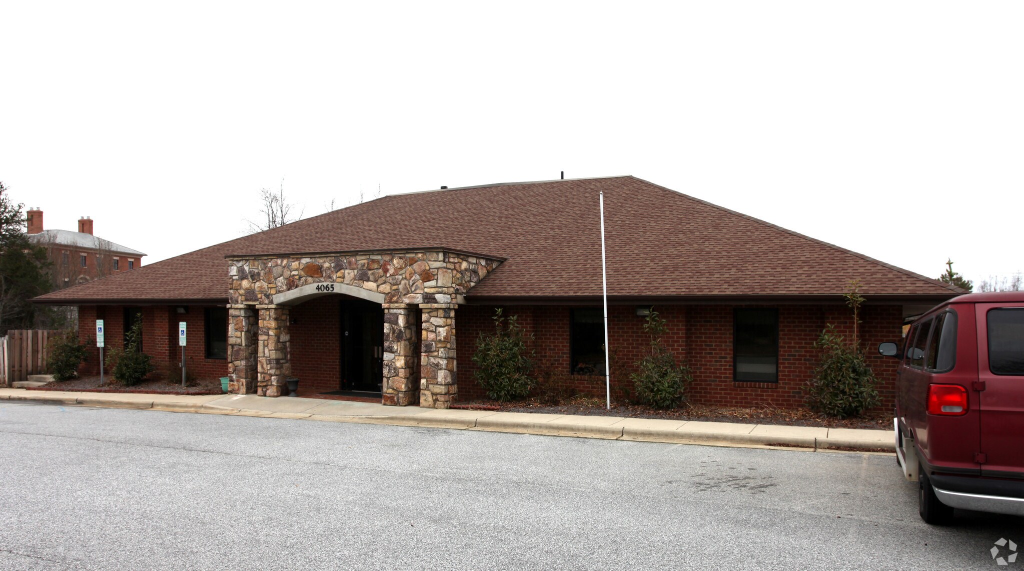 4065 Mendenhal Oaks Pky, High Point, NC for sale Primary Photo- Image 1 of 1