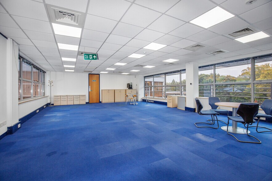 55 Station Rd, Beaconsfield for lease - Interior Photo - Image 3 of 7