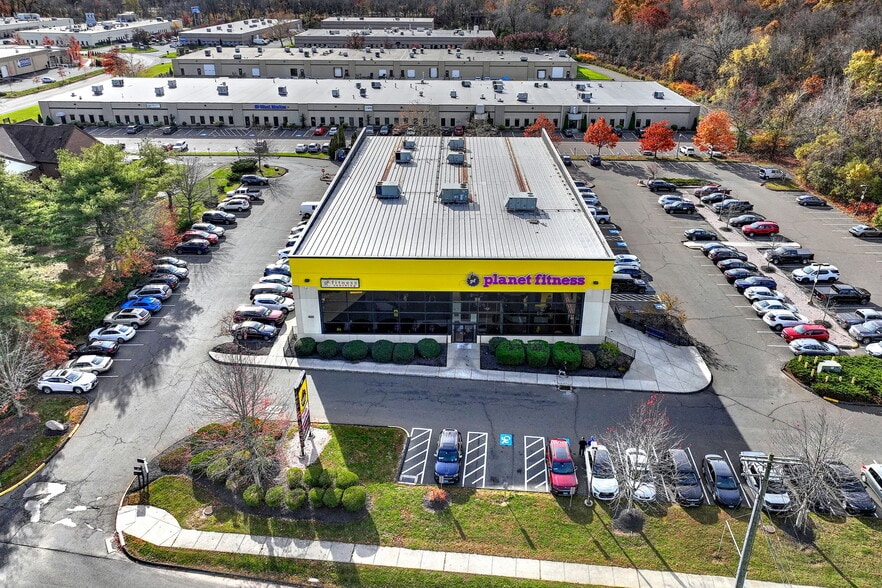 469 E Main St, Branford, CT for sale - Building Photo - Image 2 of 10