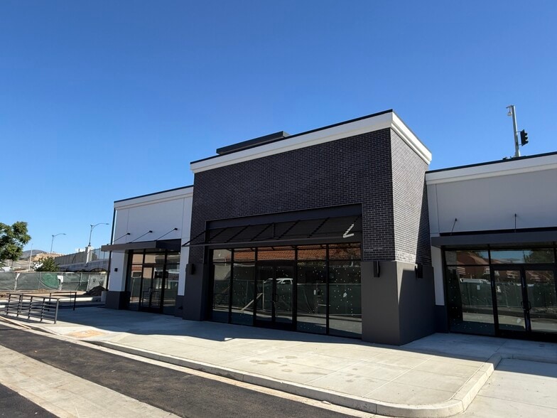 2095 E Orangethorpe Ave, Placentia, CA for lease - Building Photo - Image 3 of 9