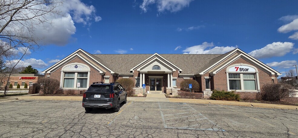 2422 Jolly Rd, Okemos, MI for lease - Primary Photo - Image 1 of 3