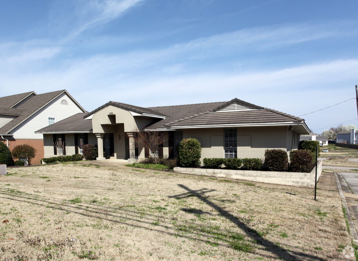 1326 E Goodman Rd, Southaven, MS 38671