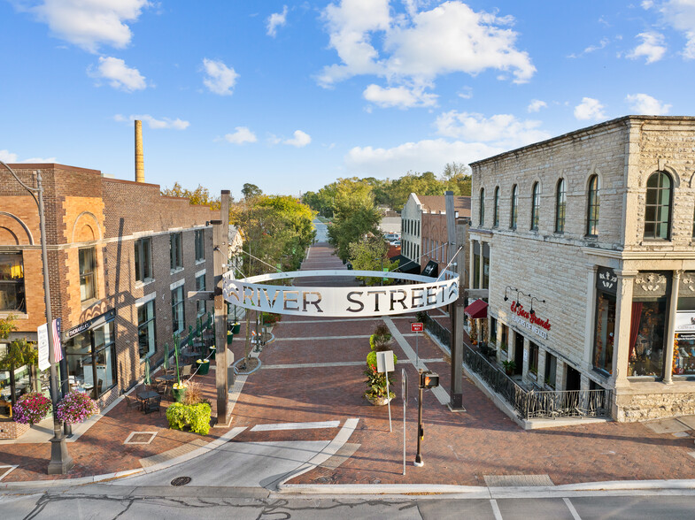 21 N River St, Batavia, IL for lease - Building Photo - Image 1 of 44