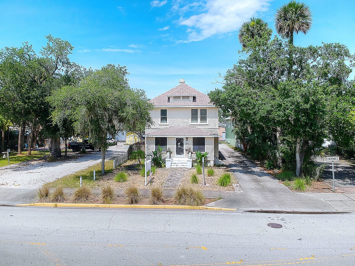 211 Live Oak St New Smyrna Beach Fl 32168 Loopnet Com