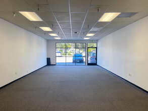 587-597 N Ventu Park Rd, Newbury Park, CA for lease Building Photo- Image 2 of 5