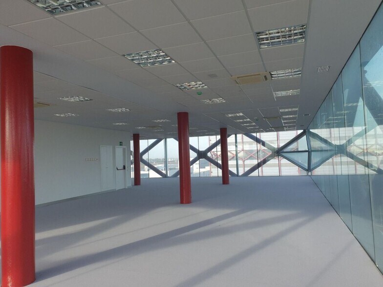 Office in La Rinconada for lease - Building Photo - Image 2 of 14