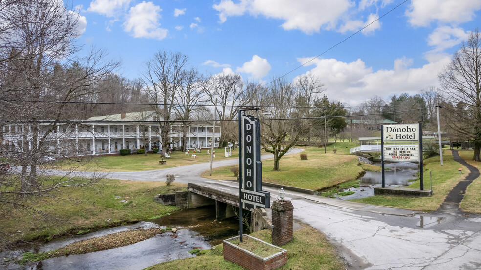 500 E Main St, Red Boiling Springs, TN for sale - Primary Photo - Image 1 of 1