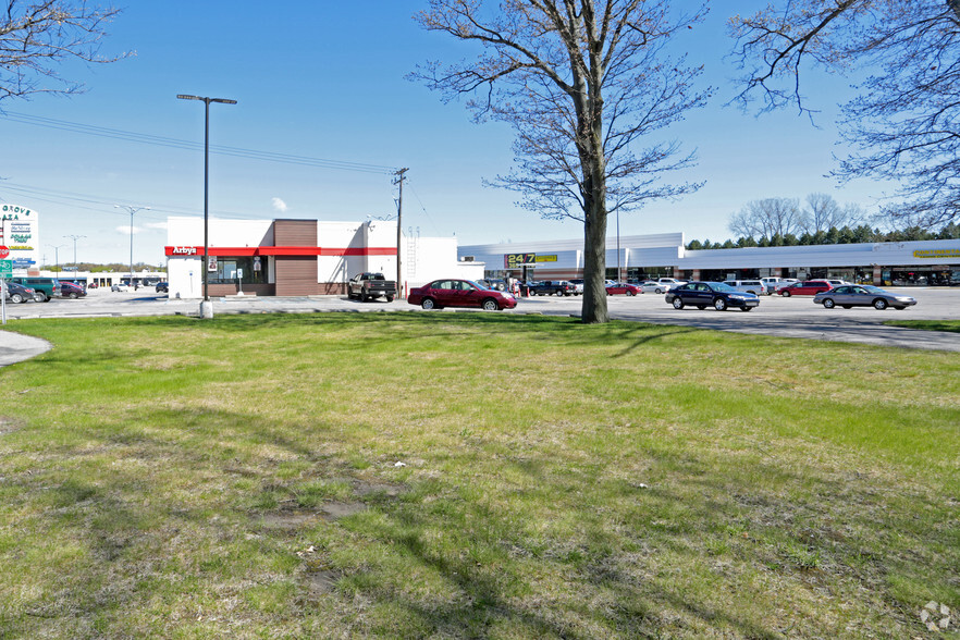 3400-3500 Pine Grove Ave, Port Huron, MI for sale - Building Photo - Image 2 of 4