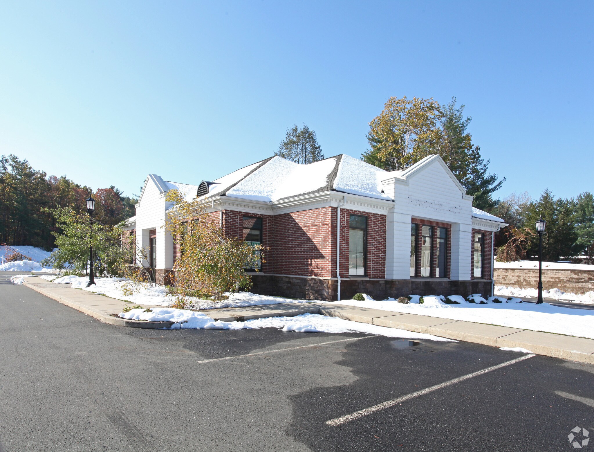 205 W Main St, Avon, CT for sale Primary Photo- Image 1 of 1