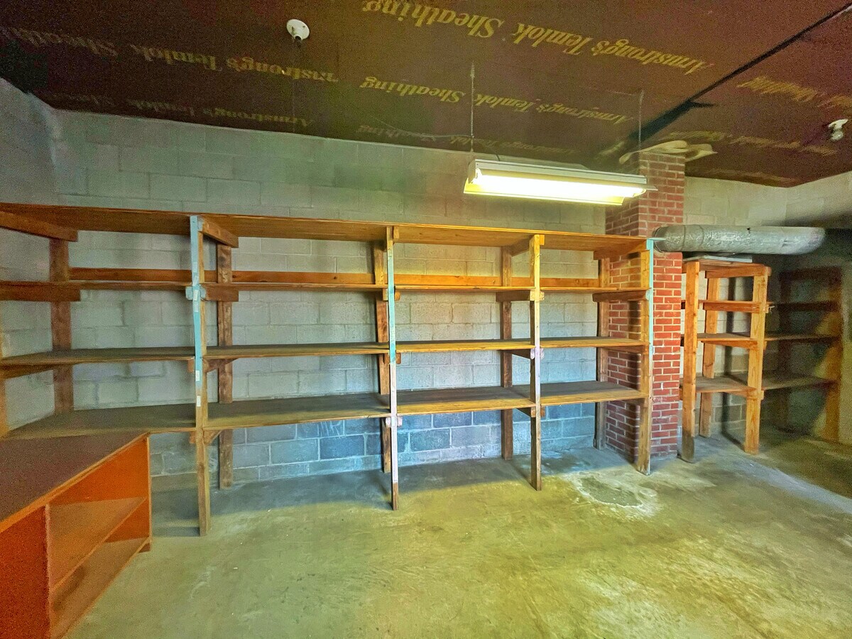 1 W Tyson St, Versailles, IN 47042