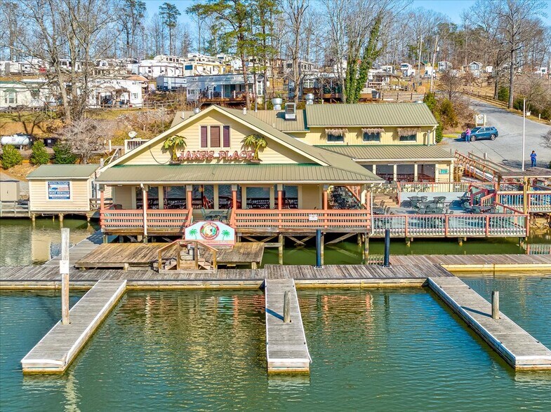 1041 Harbour Inn Ln, Moneta, VA for sale - Primary Photo - Image 1 of 1