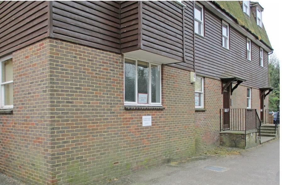 Mill Ln, Uckfield for sale - Primary Photo - Image 1 of 4