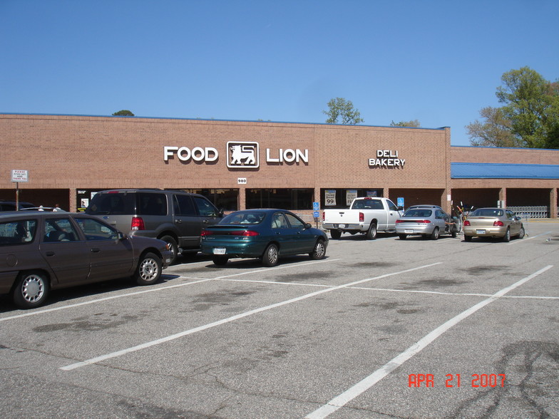 954 J Clyde Morris Blvd, Newport News, VA for lease - Building Photo - Image 2 of 4