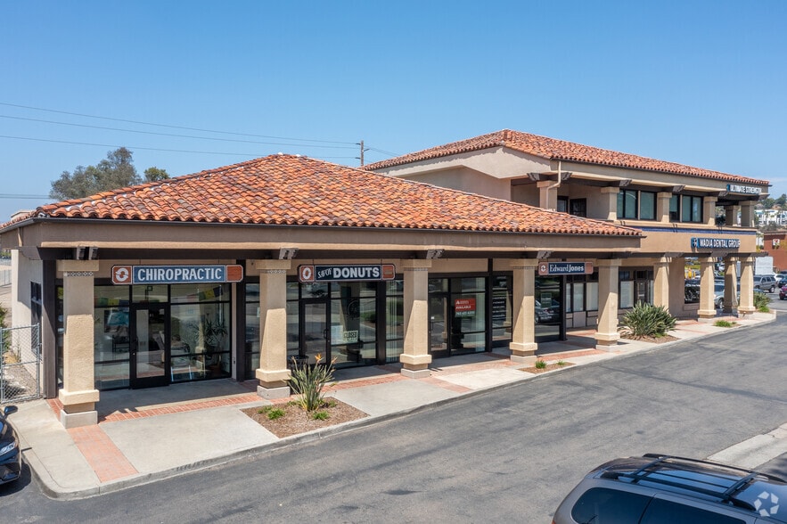 1320-1340 W Valley Pky, Escondido, CA for lease - Building Photo - Image 3 of 17