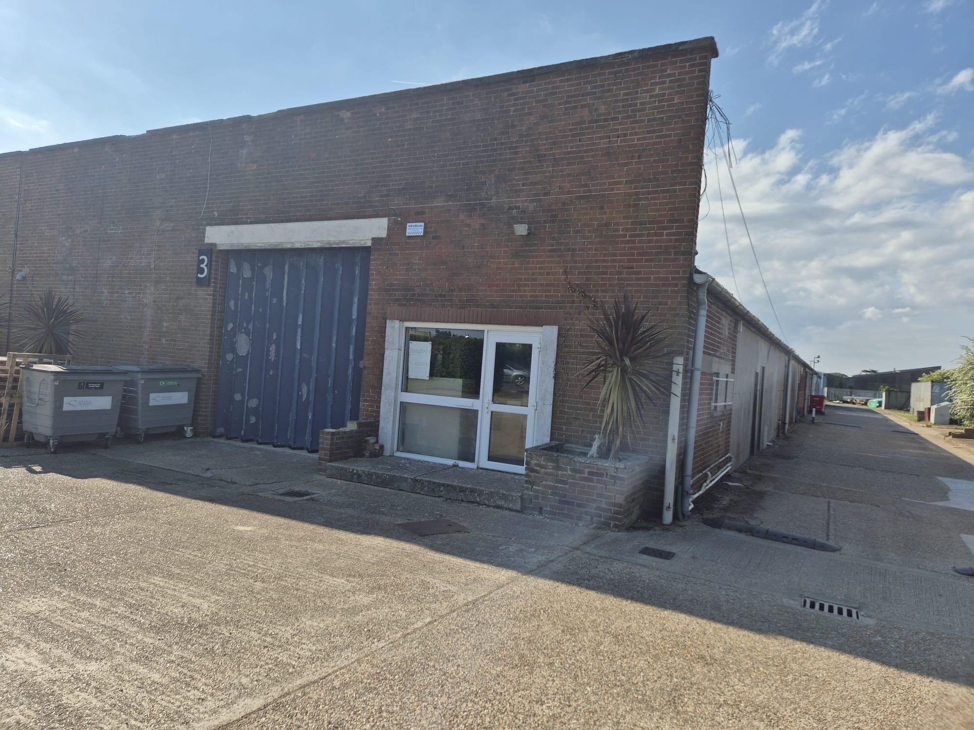 Three Gates Rd, Cowes for lease Building Photo- Image 1 of 2