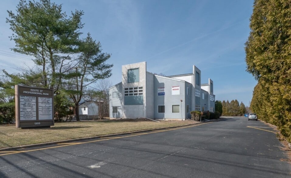 1303 State Route 27, Somerset, NJ for lease - Building Photo - Image 2 of 9