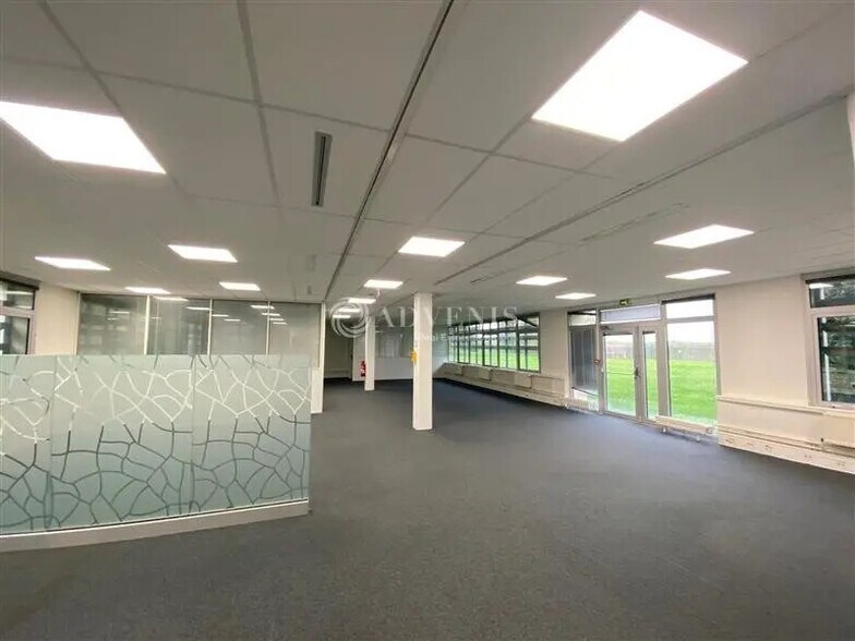 Office in Orly for lease - Interior Photo - Image 3 of 6