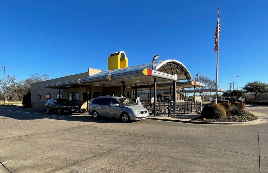 4721 W Sublett Rd, Arlington, TX for sale - Building Photo - Image 1 of 1