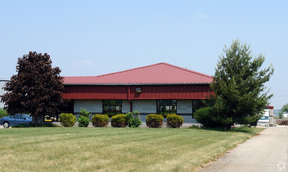 5521 W Cleveland St, South Bend, IN for lease - Building Photo - Image 2 of 11