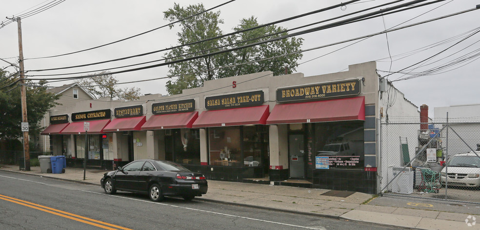 88-92 Broadway, Freeport, NY for sale - Primary Photo - Image 1 of 4