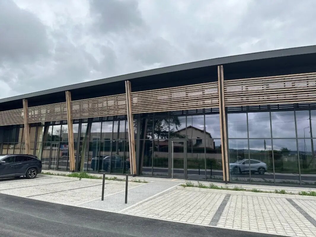 Retail in ANDRÉZIEUX-BOUTHÉON for lease Building Photo- Image 1 of 4