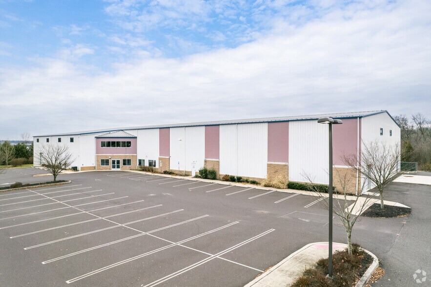 110 Christopher Ln, Harleysville, PA 19438