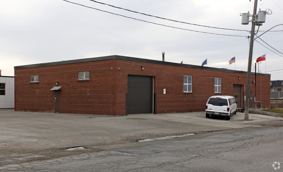 80 Queen Elizabeth Blvd, Toronto, ON for lease - Building Photo - Image 2 of 2