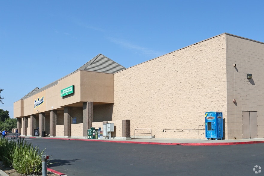 1550 N Ben Maddox Way, Visalia, CA for lease - Primary Photo - Image 1 of 7