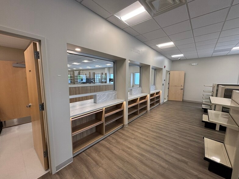 295 Kennedy Memorial Dr, Waterville, ME for lease - Building Photo - Image 3 of 8