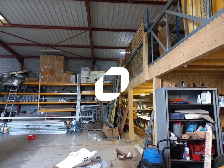 Office in Mons-en-Baroeul for lease - Interior Photo - Image 1 of 7