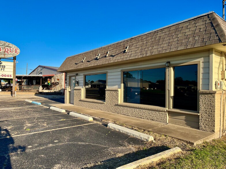 915 W Mcgregor Dr, Mc Gregor, TX 76657