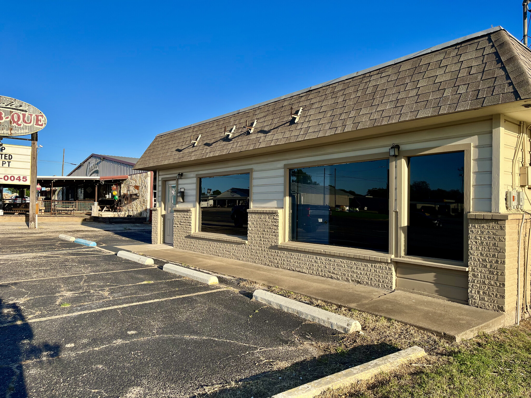 915 W Mcgregor Dr, Mc Gregor, TX for sale Building Photo- Image 1 of 1