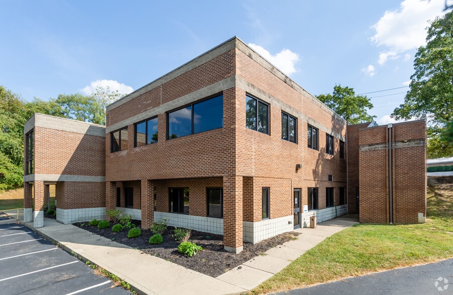 4760 Madison Rd, Cincinnati, OH for lease - Primary Photo - Image 1 of 3