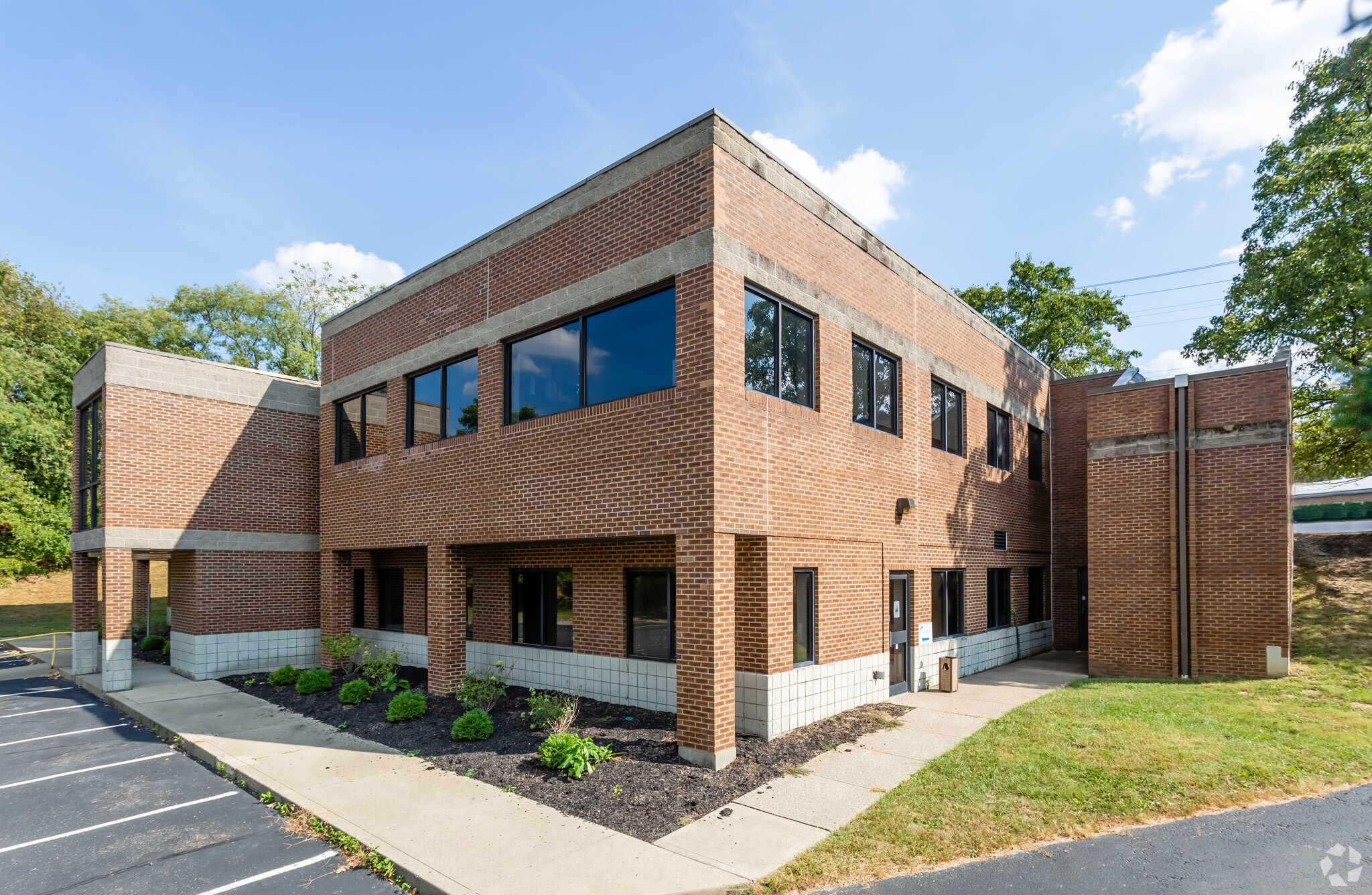 4760 Madison Rd, Cincinnati, OH for lease Primary Photo- Image 1 of 4