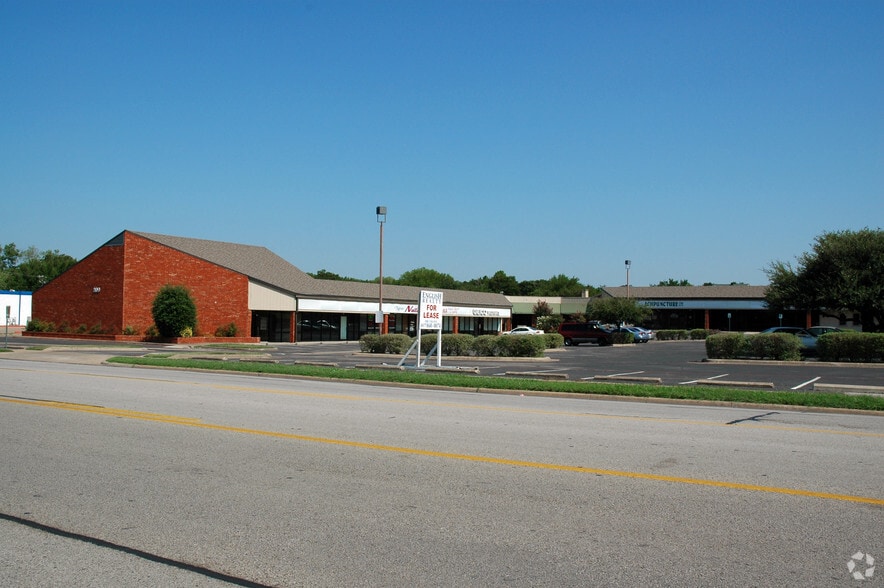 209 Bedford Rd, Bedford, TX for lease - Building Photo - Image 2 of 19