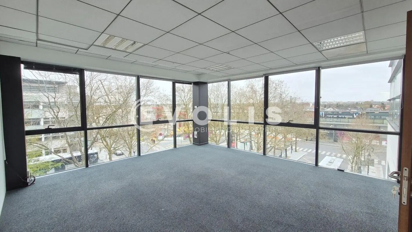 Office in Chelles for lease Interior Photo- Image 1 of 11