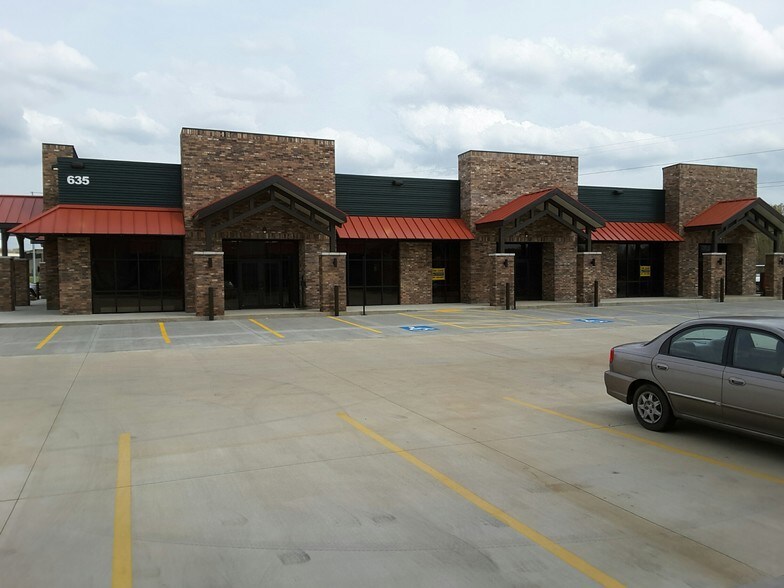 635 Dave Ward Dr, Conway, AR 72034