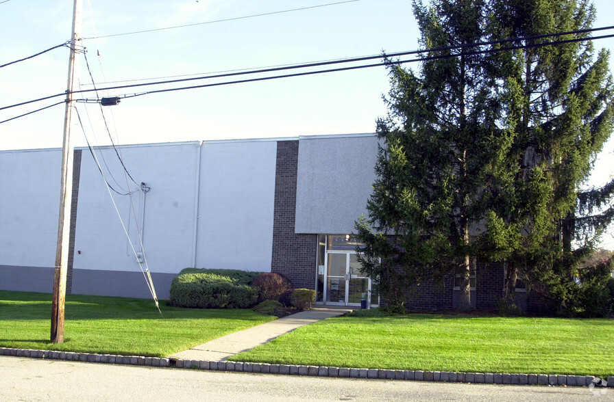 299 Fairfield Ave, Fairfield, NJ for lease - Building Photo - Image 2 of 5