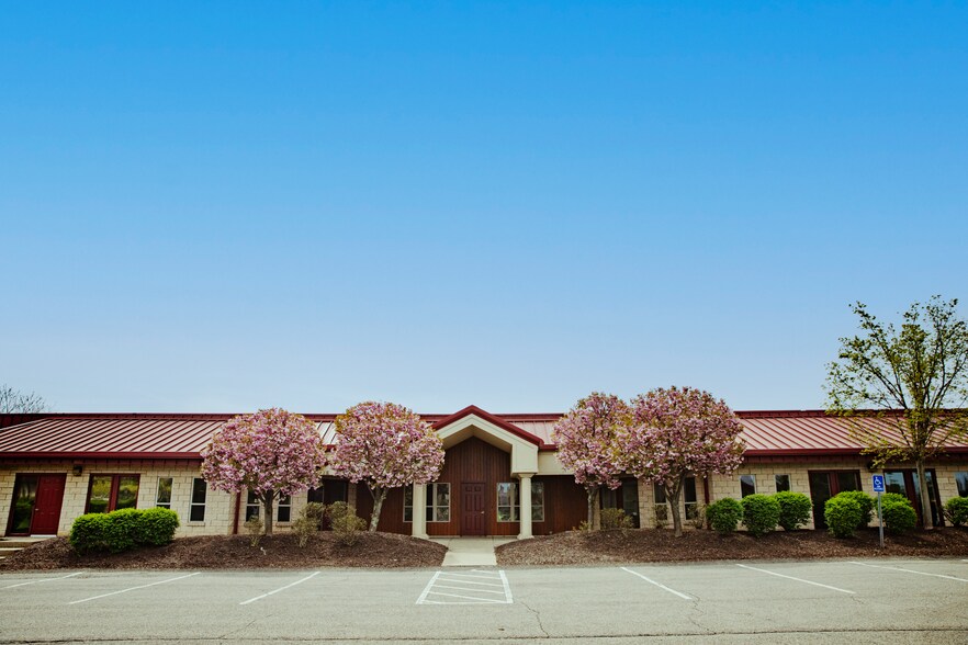 100 Emerson Ln, Bridgeville, PA for lease - Building Photo - Image 2 of 25