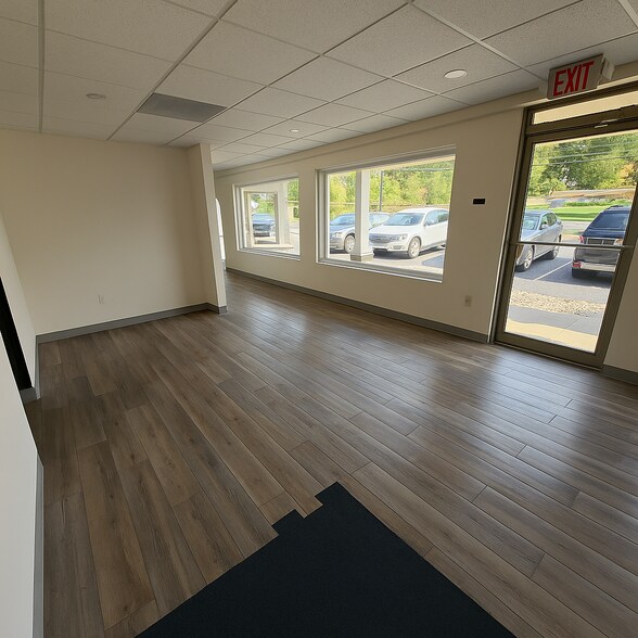 42 Thompson St, East Haven, CT for lease - Building Photo - Image 2 of 9